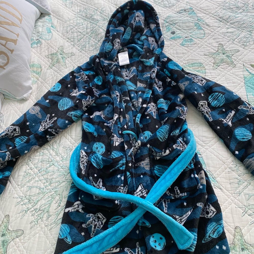 Boys size M 8-10 Cuddl Duds Kids Hooded Fleece Robe in Navy and Teal Space Print